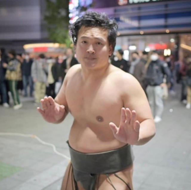 相撲と音楽を掛け合わせた「まわしパーカッション」で路上活動を開始, 海外公演をきっかけに、「路上相撲」活動へ, 『路上相撲』が自分の人生そのものに, 相撲に興味がなかった人とつながれる『路上活動』へ思い
