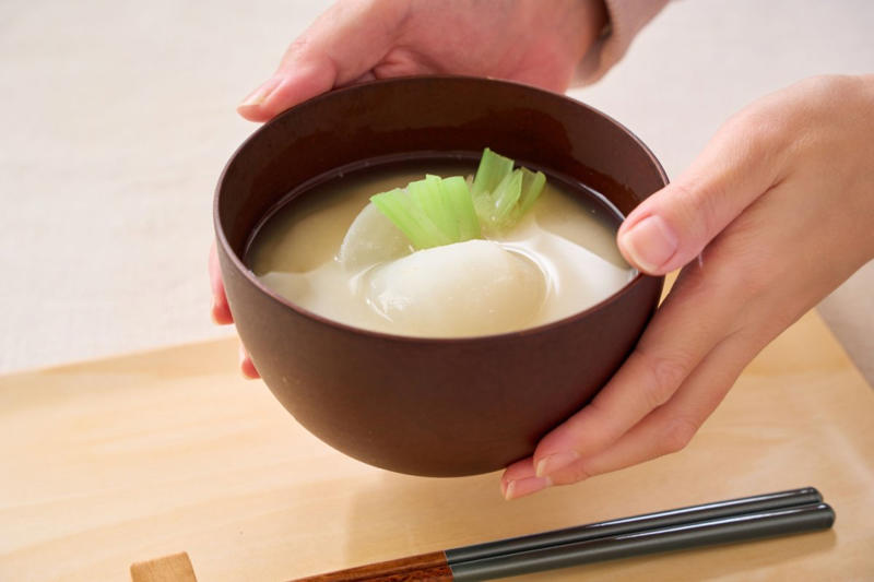 【後期高齢者医療制度】シニアの「窓口の自己負担割合」はどのくらい？, 【75歳以上の後期高齢シニア】夫婦ふたりの「生活費」はひと月どれほど必要？, 【75歳以上・リタイア夫婦世帯】家計に見られる支出の特徴, 「ゆとりある生活水準」との差に注目, 【後期高齢シニア】「国民年金・厚生年金」の平均月額はいくら？, 【国民年金】シニアが受け取っている「平均年金月額」はいくら？, 【厚生年金】シニアが受け取っている「平均年金月額」はいくら？, 75歳以上ふたり以上世帯の貯蓄は「平均2362万円」も個人差が…, インフレ時代に「預貯金メイン」はキケン？資産寿命の延ばし方, 医療費アップ×物価高を乗り切る！シニアの防衛策とは