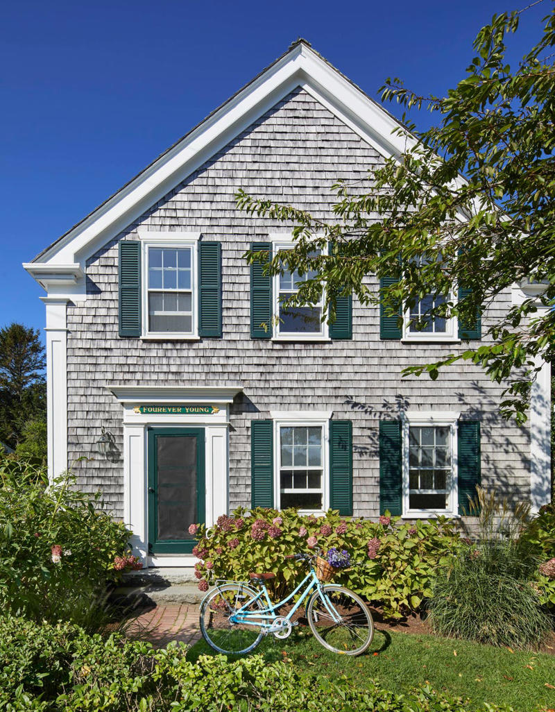 Weathered Shingles, Hand-painted Accents, Coastal Colors, Shipworthy Ceiling, Pretty & Practical Upholstery, Warm Woods, Cozy Corners, A Sea of Blues, Architectural Details, Stars & Stripes, Nautical Nods, Alfresco Furnishings, A Touch of Nostalgia