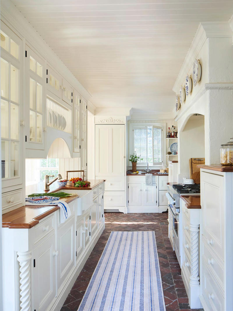 Weathered Shingles, Hand-painted Accents, Coastal Colors, Shipworthy Ceiling, Pretty & Practical Upholstery, Warm Woods, Cozy Corners, A Sea of Blues, Architectural Details, Stars & Stripes, Nautical Nods, Alfresco Furnishings, A Touch of Nostalgia