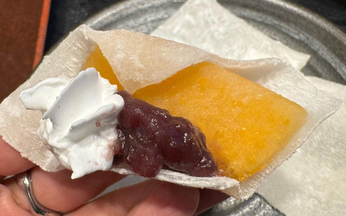 昨年欠品続出の噂は本当？「半分まるっと！メロンソフトサンデー」を実食！, テンションがあがる！半玉まるごと使った圧倒的なビジュアル, 溢れ出す果汁と濃厚ソフトが溶け合う“至福のハーモニー”, 今年初登場！果肉がはみ出す体験型スイーツ「自分で包むメロン大福」, 具材をくるっと包むだけ！自分だけの“黄金比”を探す楽しさ, 【まとめ】品種リレーでいつでも旬の味！売り切れ前に夢庵へ急いで