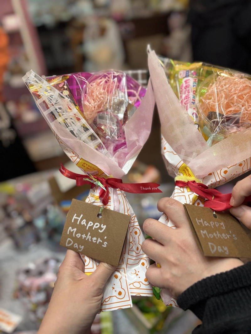 母の日に向けたプレ体験会を開催 , 好きなお菓子を選ぶところからスタート , 想いを込めて作る世界にひとつだけのブーケ , お母さんへの手紙も添えて , 会場を包んだあたたかい時間 , ワークショップ情報 