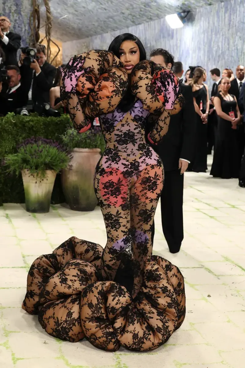 Met Gala Red Carpet, Sabrina Carpenter, Blake Lively, Anne Hathaway, Gracie Abrams, Venus Williams, Natasha Poonawalla, Lauren Sánchez Bezos, Lena Dunham