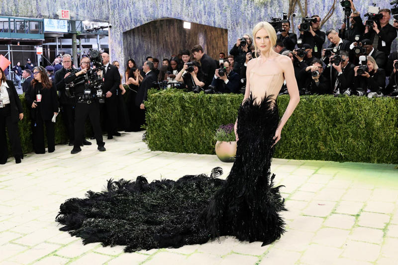 Emma Chamberlain in Mugler, Yseult in Harris Reed, Gracie Abrams in Chanel, Paloma Elsesser in Bureau of Imagination, Hunter Schafer in Prada, Chase Infiniti in Thom Browne, Alex Consani in Gucci, Louisa Jacobson in Dilara Findikoglu, María Zardoya in McQueen, Isla Johnston in Loewe, Tessa Thompson in Valentino, Rihanna in Maison Margiela Artisanal
