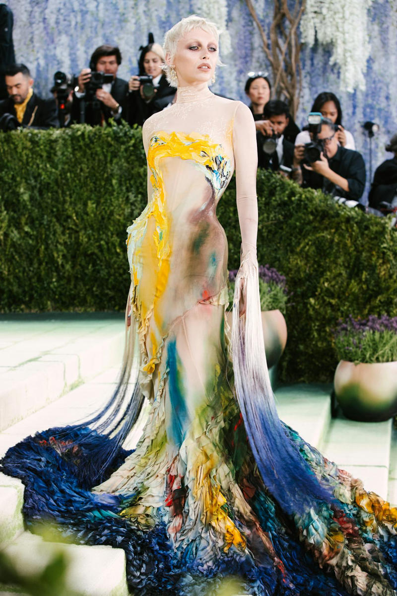 Emma Chamberlain in Mugler, Yseult in Harris Reed, Gracie Abrams in Chanel, Paloma Elsesser in Bureau of Imagination, Hunter Schafer in Prada, Chase Infiniti in Thom Browne, Alex Consani in Gucci, Louisa Jacobson in Dilara Findikoglu, María Zardoya in McQueen, Isla Johnston in Loewe, Tessa Thompson in Valentino, Rihanna in Maison Margiela Artisanal