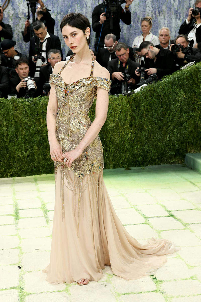 Emma Chamberlain in Mugler, Yseult in Harris Reed, Gracie Abrams in Chanel, Paloma Elsesser in Bureau of Imagination, Hunter Schafer in Prada, Chase Infiniti in Thom Browne, Alex Consani in Gucci, Louisa Jacobson in Dilara Findikoglu, María Zardoya in McQueen, Isla Johnston in Loewe, Tessa Thompson in Valentino, Rihanna in Maison Margiela Artisanal