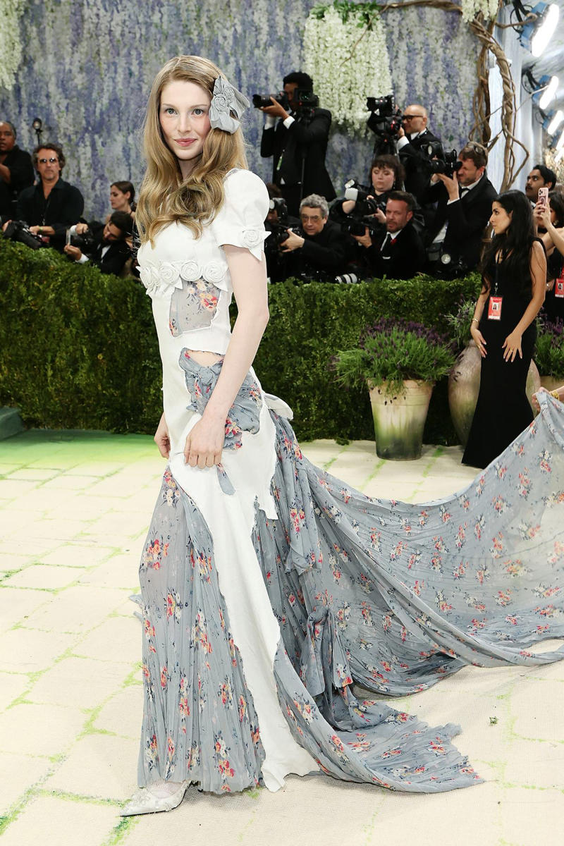 Emma Chamberlain in Mugler, Yseult in Harris Reed, Gracie Abrams in Chanel, Paloma Elsesser in Bureau of Imagination, Hunter Schafer in Prada, Chase Infiniti in Thom Browne, Alex Consani in Gucci, Louisa Jacobson in Dilara Findikoglu, María Zardoya in McQueen, Isla Johnston in Loewe, Tessa Thompson in Valentino, Rihanna in Maison Margiela Artisanal