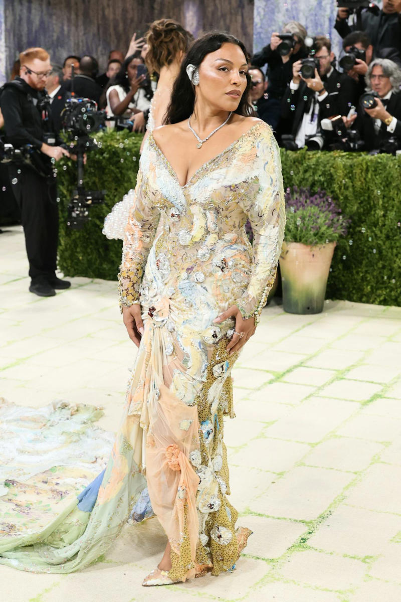 Emma Chamberlain in Mugler, Yseult in Harris Reed, Gracie Abrams in Chanel, Paloma Elsesser in Bureau of Imagination, Hunter Schafer in Prada, Chase Infiniti in Thom Browne, Alex Consani in Gucci, Louisa Jacobson in Dilara Findikoglu, María Zardoya in McQueen, Isla Johnston in Loewe, Tessa Thompson in Valentino, Rihanna in Maison Margiela Artisanal