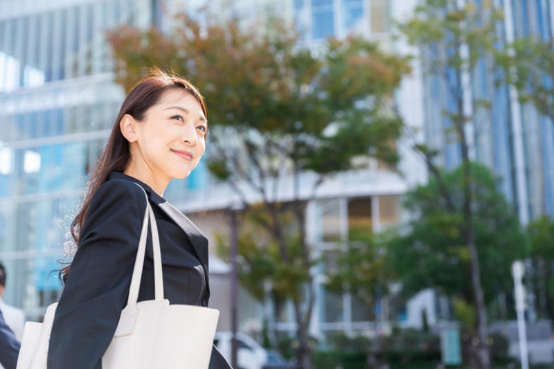 日本の平均年収は478万円。過去30年間は400万円台で推移, 日本の平均年収の内訳, 年収400万円以上の割合はどのくらい？男女別の実態も解説, 「年収400万円以上」の割合の推移（過去5年間）, 年収400万円以上の割合（男女別）, 業種別の平均年収ランキング一覧, 業種別・平均年収ランキング, 平均年収が高い「金融」と「メーカー」の内訳をさらに詳しく解説, 金融（小分類別・平均年収）, メーカー（小分類別・平均年収）, 多様な業種とキャリアプランニングの重要性