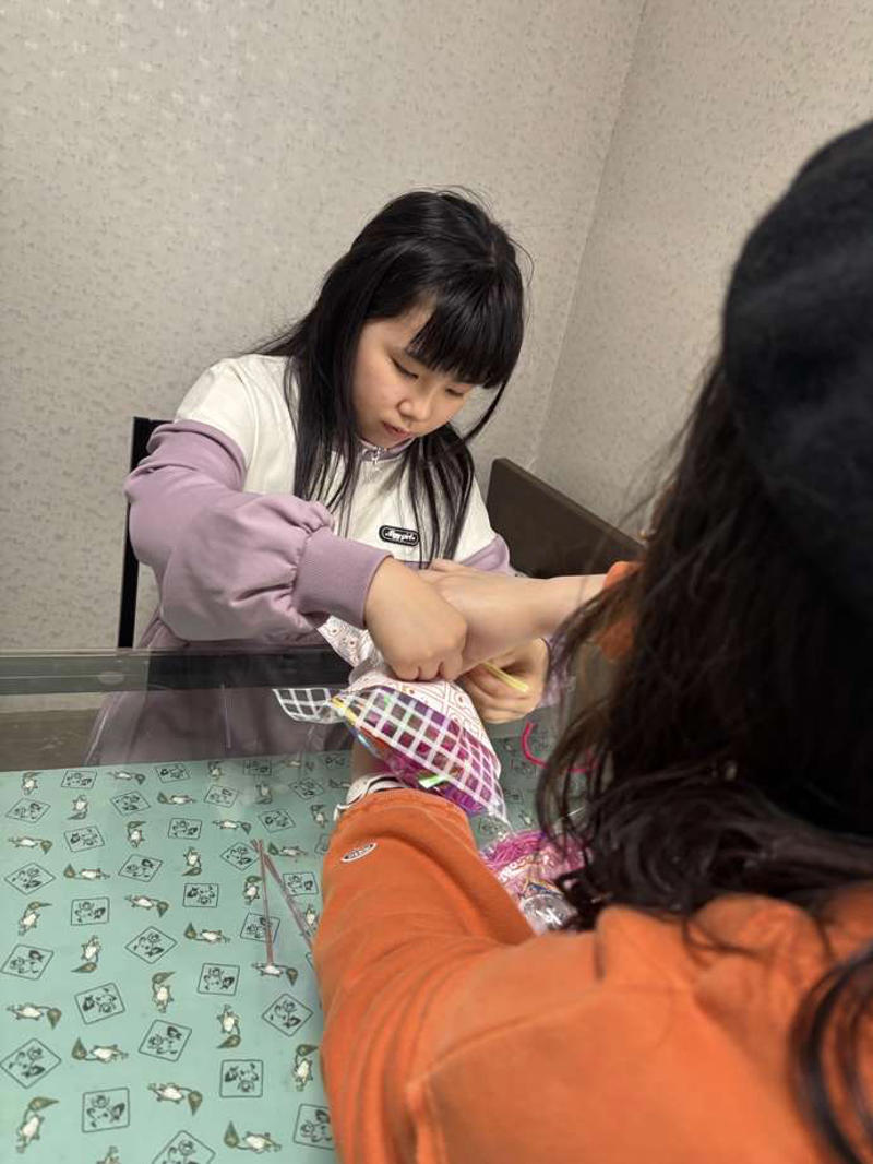 母の日に向けたプレ体験会を開催 , 好きなお菓子を選ぶところからスタート , 想いを込めて作る世界にひとつだけのブーケ , お母さんへの手紙も添えて , 会場を包んだあたたかい時間 , ワークショップ情報 