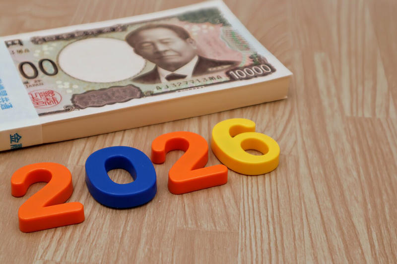 国民年金・厚生年金、2階建てのしくみ, 1階部分：国民年金（基礎年金）, 2階部分：《厚生年金》, 2026年度の年金改定, 厚生年金、60～89歳まで「ふつうの人」受給額の平均【年金月額の早見表】をみる, 60歳代（60〜69歳）厚生年金【年金月額の早見表】, 70歳代（70〜79歳）厚生年金【年金月額の早見表】, 80歳代（80〜89歳）厚生年金【年金月額の早見表】, 国民年金、60～89歳まで「ふつうの人」受給額の平均【年金月額の早見表】をみる, 60歳代（60〜69歳）国民年金【年金月額の早見表】, 70歳代（70〜79歳）国民年金【年金月額の早見表】, 80歳代（80〜89歳）国民年金【年金月額の早見表】, 国民年金・厚生年金、60～90歳以上「すべての受給権者」みんなのもらえる平均はいくら？, 「厚生年金」男女別平均年金月額・受給額分布, 「国民年金」男女別平均年金月額・受給額分布