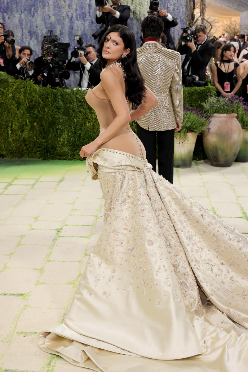 Nicole Kidman, Naomi Osaka, Emma Chamberlain, Connor Storrie, Sabrina Carpenter, Gigi Hadid, Ashley Graham, Kim Kardashian, Heidi Klum, Kylie Jenner, Katy Perry