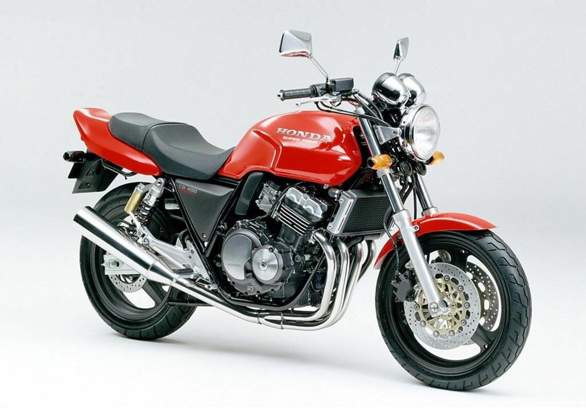 ホンダを代表するCB400SFの歴史, 新型CB400SFにまたがった印象, CBR400RフォアE-クラッチコンセプトもスタンバイ, 普通二輪免許で乗れる400ccクラスの魅力