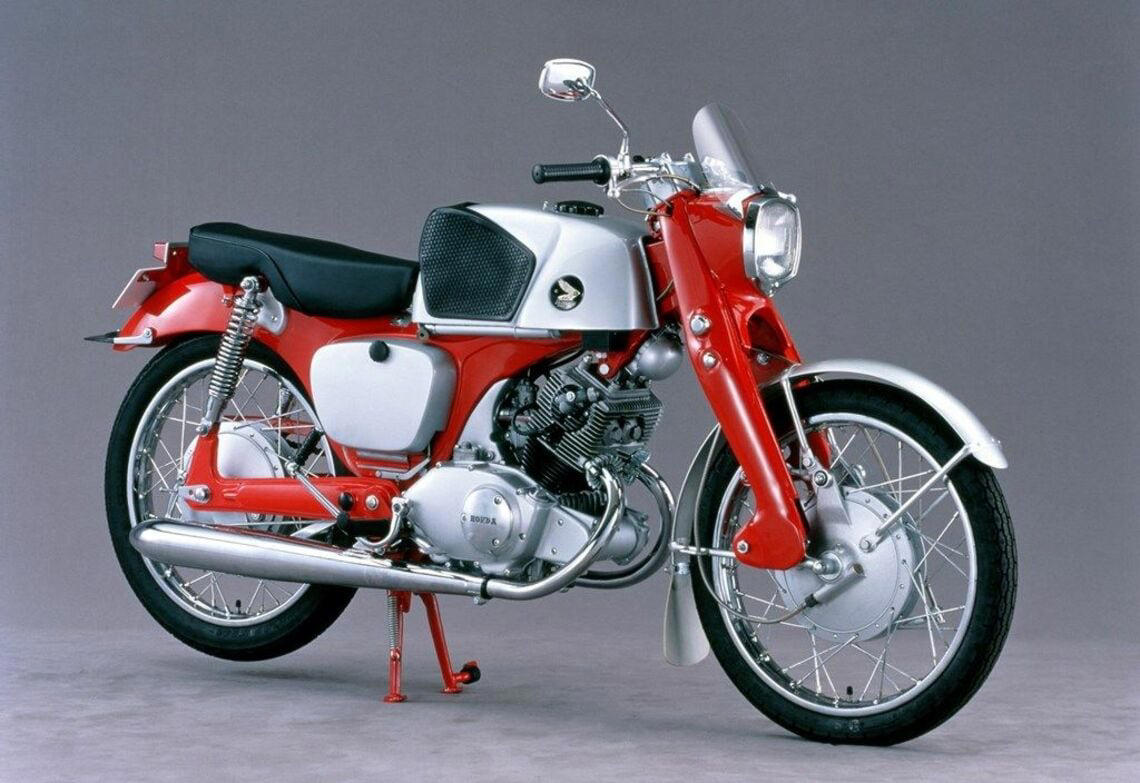 ホンダを代表するCB400SFの歴史, 新型CB400SFにまたがった印象, CBR400RフォアE-クラッチコンセプトもスタンバイ, 普通二輪免許で乗れる400ccクラスの魅力