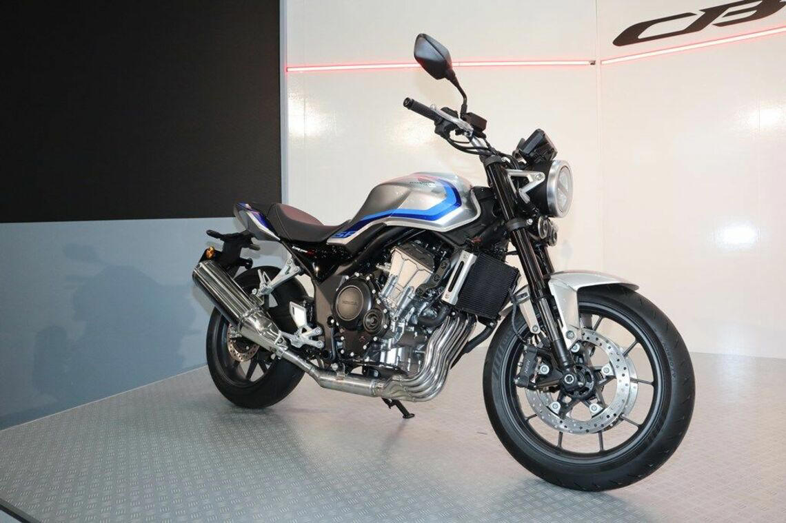 ホンダを代表するCB400SFの歴史, 新型CB400SFにまたがった印象, CBR400RフォアE-クラッチコンセプトもスタンバイ, 普通二輪免許で乗れる400ccクラスの魅力