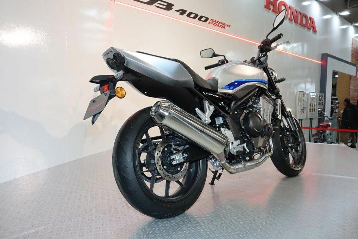 ホンダを代表するCB400SFの歴史, 新型CB400SFにまたがった印象, CBR400RフォアE-クラッチコンセプトもスタンバイ, 普通二輪免許で乗れる400ccクラスの魅力