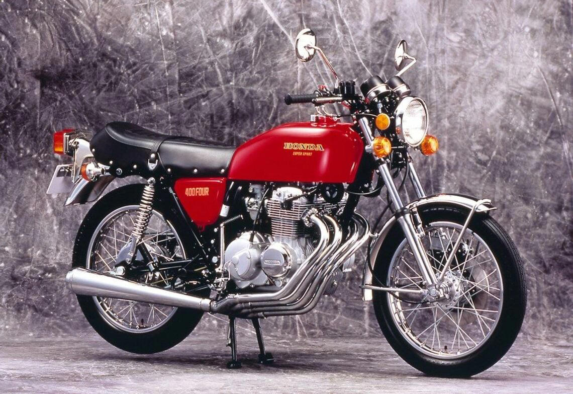 ホンダを代表するCB400SFの歴史, 新型CB400SFにまたがった印象, CBR400RフォアE-クラッチコンセプトもスタンバイ, 普通二輪免許で乗れる400ccクラスの魅力