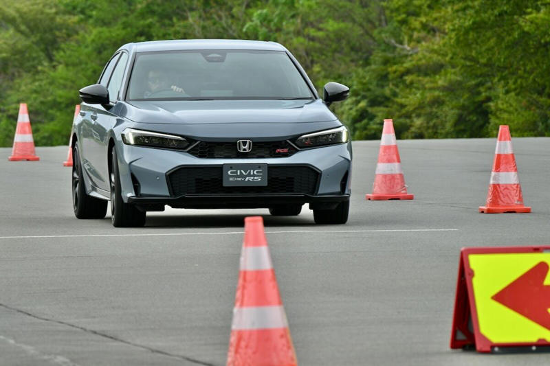 シビックのハイブリッドは意外に…, ハイブリッド車でMT車の運転を楽しめる?, 伊豆のクローズドコースで「e:HEV RS」を体感!, タイプR開発責任者「かっきー」も参画