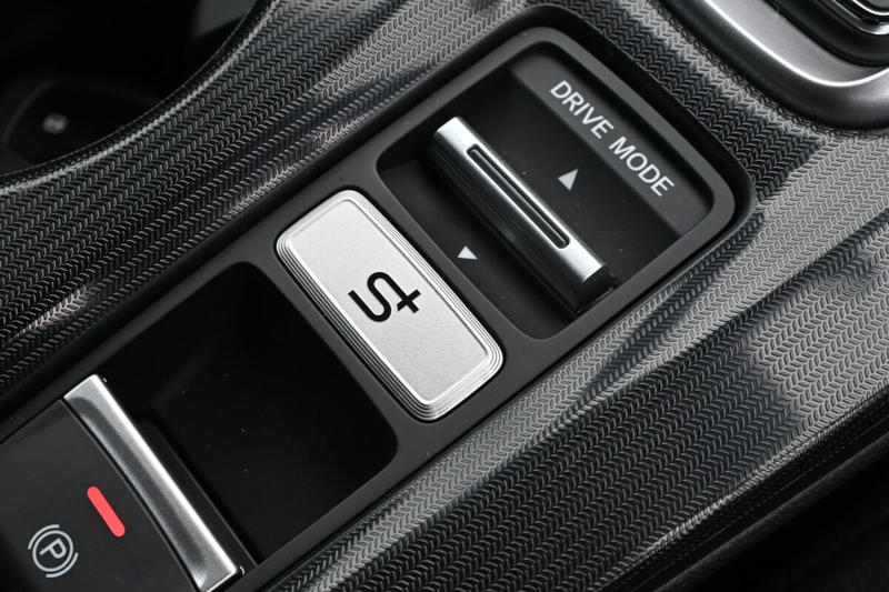 シビックのハイブリッドは意外に…, ハイブリッド車でMT車の運転を楽しめる?, 伊豆のクローズドコースで「e:HEV RS」を体感!, タイプR開発責任者「かっきー」も参画