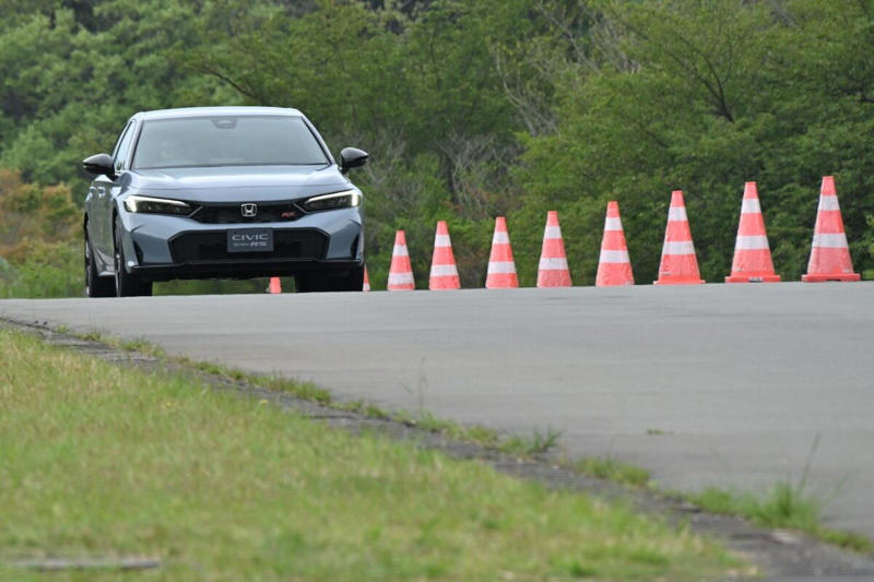 シビックのハイブリッドは意外に…, ハイブリッド車でMT車の運転を楽しめる?, 伊豆のクローズドコースで「e:HEV RS」を体感!, タイプR開発責任者「かっきー」も参画
