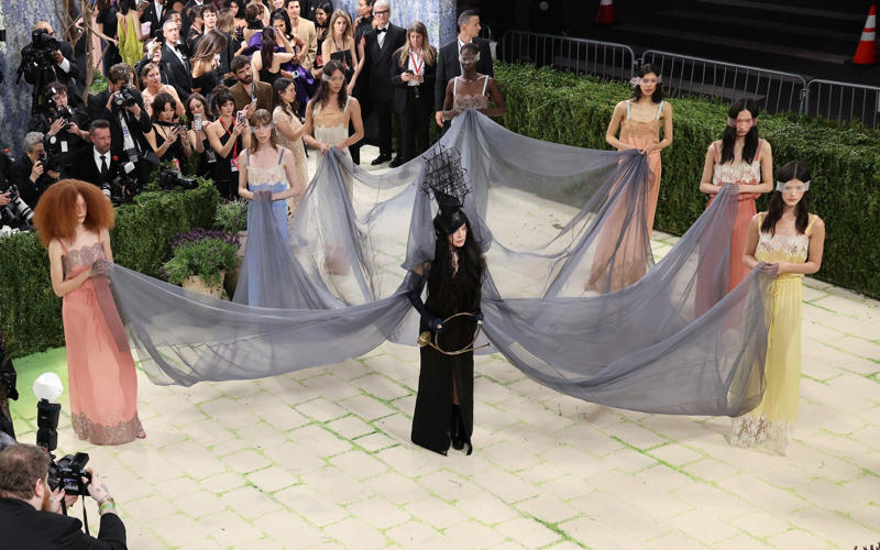 Heidi Klum as the Veiled Vestal, Kendall Jenner as the Winged Victory of Samothrace, Madonna (and friends) as the Temptation of Saint Anthony, The Temptation of Saint Anthony by Leonora Carrington, Gracie Abrams as Gustav Klimt’s Adele Bloch-Bauer, Hunter Schafer as Gustav Klimt’s Mäda Primavesi, Kylie Jenner as Venus de Milo, Venus Williams as herself, Kim Kardashian in a breastplate by Allen Jones, Hailey Bieber in Saint Laurent, Beyoncé as Caroline Durieux’s Visitor, Rosé as Georges Braque’s the Birds, Rachel Zegler as Paul Delaroche’s the Execution of Lady Jane Grey, Sabrina Carpenter as Sabrina, Sabrina Carpenter as Andy Warhol’s Marilyn Monroe, Charli XCX as Van Gogh’s Irises, Alexa Chung as Monet’s Water Lilies, Ashley Graham as Hestia, Emma Chamberlain in Mugler