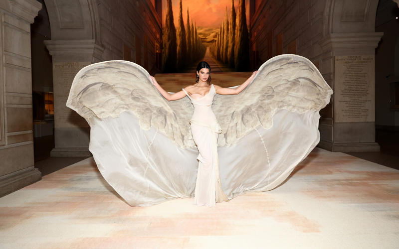 Heidi Klum as the Veiled Vestal, Kendall Jenner as the Winged Victory of Samothrace, Madonna (and friends) as the Temptation of Saint Anthony, The Temptation of Saint Anthony by Leonora Carrington, Gracie Abrams as Gustav Klimt’s Adele Bloch-Bauer, Hunter Schafer as Gustav Klimt’s Mäda Primavesi, Kylie Jenner as Venus de Milo, Venus Williams as herself, Kim Kardashian in a breastplate by Allen Jones, Hailey Bieber in Saint Laurent, Beyoncé as Caroline Durieux’s Visitor, Rosé as Georges Braque’s the Birds, Rachel Zegler as Paul Delaroche’s the Execution of Lady Jane Grey, Sabrina Carpenter as Sabrina, Sabrina Carpenter as Andy Warhol’s Marilyn Monroe, Charli XCX as Van Gogh’s Irises, Alexa Chung as Monet’s Water Lilies, Ashley Graham as Hestia, Emma Chamberlain in Mugler