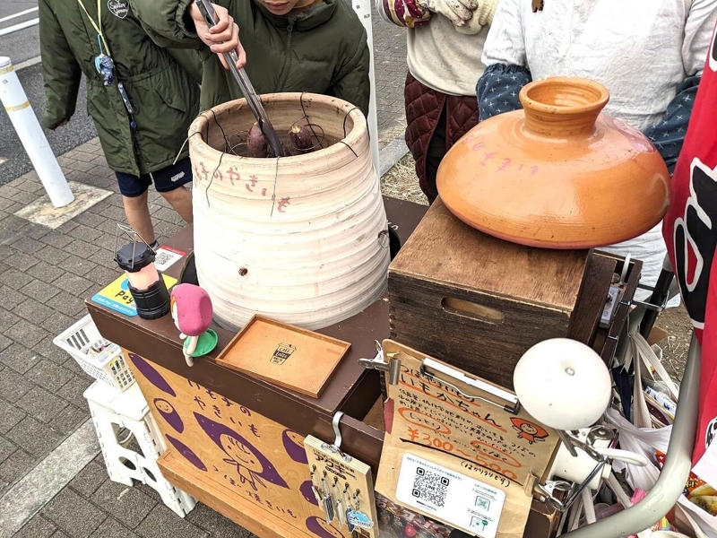 板橋区蓮根(はすね)の公園に現れる、大人も子供も集まるやさしい場, “大きな窯でじっくりと”が甘さの秘訣, 師匠は焼き芋界のカリスマ『いも子のやきいも阿佐美や』, いもかちゃんの正体は、板橋が大好きなデザイナー