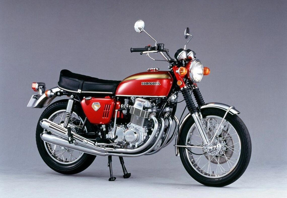ホンダを代表するCB400SFの歴史, 新型CB400SFにまたがった印象, CBR400RフォアE-クラッチコンセプトもスタンバイ, 普通二輪免許で乗れる400ccクラスの魅力