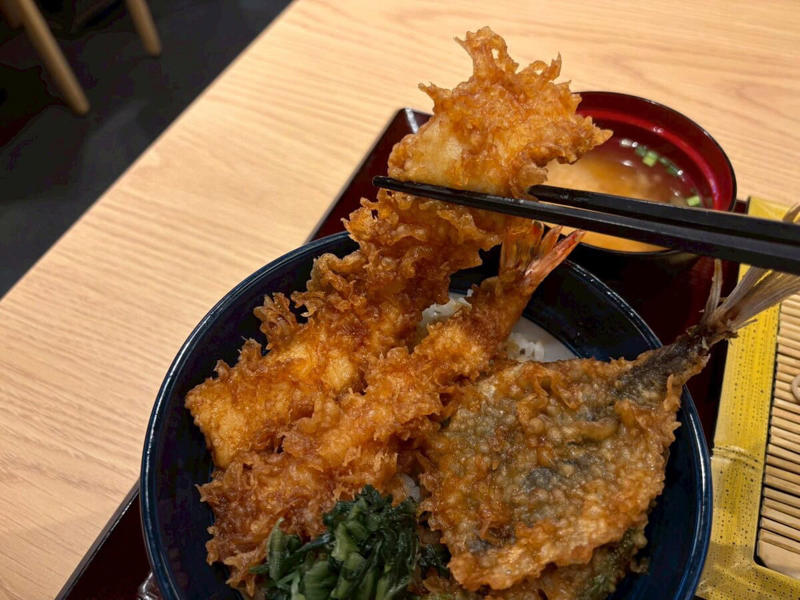 【1】磯の香り×魚介の旨みが大爆発！初夏の贅沢「海かぜ天丼」, 富山県産「ほたるいか」×三重県産「あおさ海苔」の絶品かき揚げ, 鳥取県境港産「鯵」や国産野菜が彩りと食感をプラス！, 【2】ガツンと沁みる甘辛だれ！「たれづけあじわい天丼」, 見逃し厳禁！匂いが残りにくい新感覚の単品天ぷら「レディガーリック」