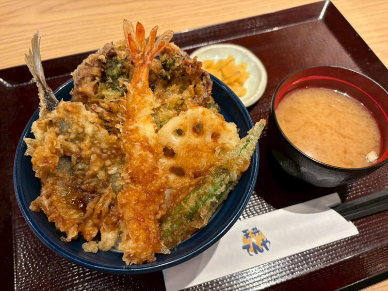 【1】磯の香り×魚介の旨みが大爆発！初夏の贅沢「海かぜ天丼」, 富山県産「ほたるいか」×三重県産「あおさ海苔」の絶品かき揚げ, 鳥取県境港産「鯵」や国産野菜が彩りと食感をプラス！, 【2】ガツンと沁みる甘辛だれ！「たれづけあじわい天丼」, 見逃し厳禁！匂いが残りにくい新感覚の単品天ぷら「レディガーリック」