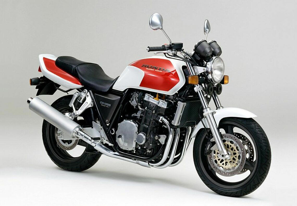 ホンダを代表するCB400SFの歴史, 新型CB400SFにまたがった印象, CBR400RフォアE-クラッチコンセプトもスタンバイ, 普通二輪免許で乗れる400ccクラスの魅力