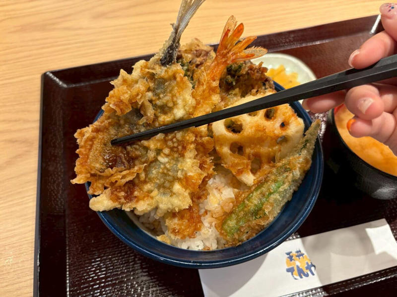 【1】磯の香り×魚介の旨みが大爆発！初夏の贅沢「海かぜ天丼」, 富山県産「ほたるいか」×三重県産「あおさ海苔」の絶品かき揚げ, 鳥取県境港産「鯵」や国産野菜が彩りと食感をプラス！, 【2】ガツンと沁みる甘辛だれ！「たれづけあじわい天丼」, 見逃し厳禁！匂いが残りにくい新感覚の単品天ぷら「レディガーリック」