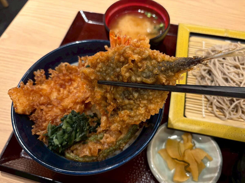 【1】磯の香り×魚介の旨みが大爆発！初夏の贅沢「海かぜ天丼」, 富山県産「ほたるいか」×三重県産「あおさ海苔」の絶品かき揚げ, 鳥取県境港産「鯵」や国産野菜が彩りと食感をプラス！, 【2】ガツンと沁みる甘辛だれ！「たれづけあじわい天丼」, 見逃し厳禁！匂いが残りにくい新感覚の単品天ぷら「レディガーリック」