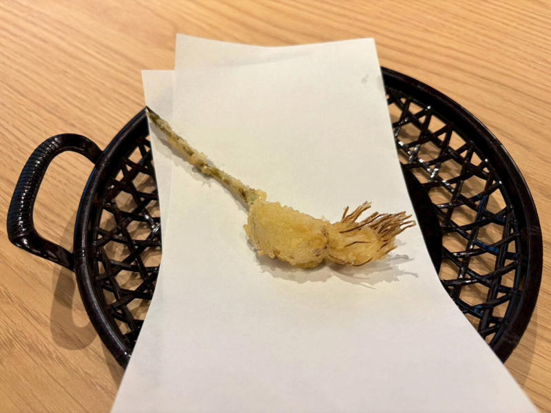 【1】磯の香り×魚介の旨みが大爆発！初夏の贅沢「海かぜ天丼」, 富山県産「ほたるいか」×三重県産「あおさ海苔」の絶品かき揚げ, 鳥取県境港産「鯵」や国産野菜が彩りと食感をプラス！, 【2】ガツンと沁みる甘辛だれ！「たれづけあじわい天丼」, 見逃し厳禁！匂いが残りにくい新感覚の単品天ぷら「レディガーリック」