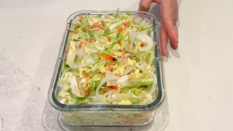 教えてくれたのは……管理栄養士・関口絢子さん, 旬の食材で食べやすい一品に, 「新玉ねぎと春キャベツのマリネ」の作り方, アレンジも楽しめる