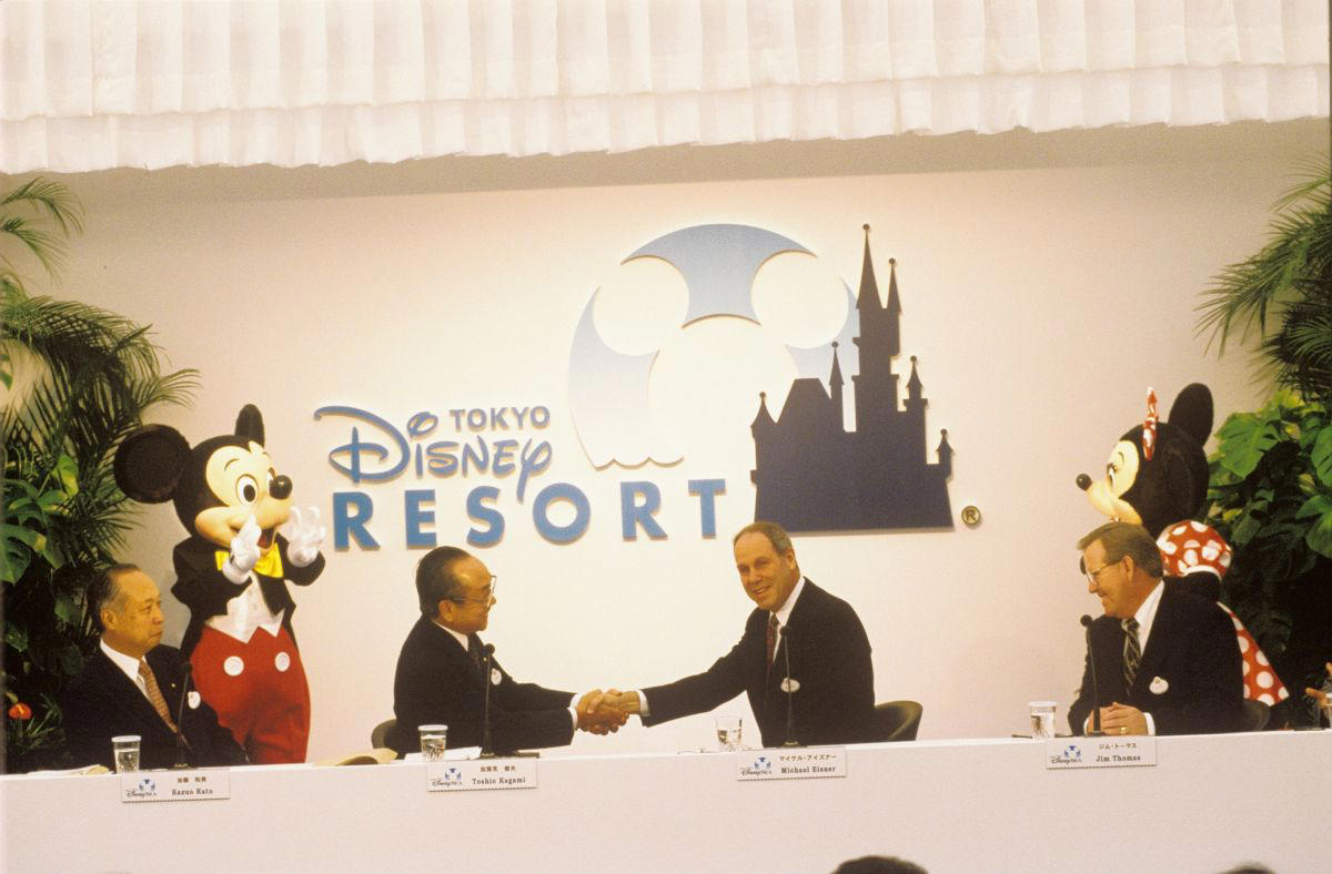 「冒険とロマン」25年の歩みと未来への進化, 世界で唯一、海をテーマにして「セブン・シーズ」を具体化, アートを描くように行われるテーマパークの建設, そしていよいよ、2001年9月に「東京ディズニーシー」が開園, 8つ目のテーマポート「ファンタジースプリングス」誕生, 25周年イベント「スパークリング・ジュビリー」の見どころ, 祝祭を彩るエンターテイメント, 自分だけの記念品も！充実のスペシャルグッズと食の祭典, 注目の限定アイテム, 水の惑星に刻まれた、二人の“レジェンド”の約束
