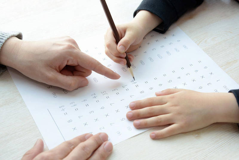 「おたがいを理解し合う技術」を身につける, 「彼はまるで教室の守り神だね」という仮説, 現実社会に必要なのは「納得解」を導き出す力, 正解はひとつだけの「絶対解」、対話でつくる「納得解」