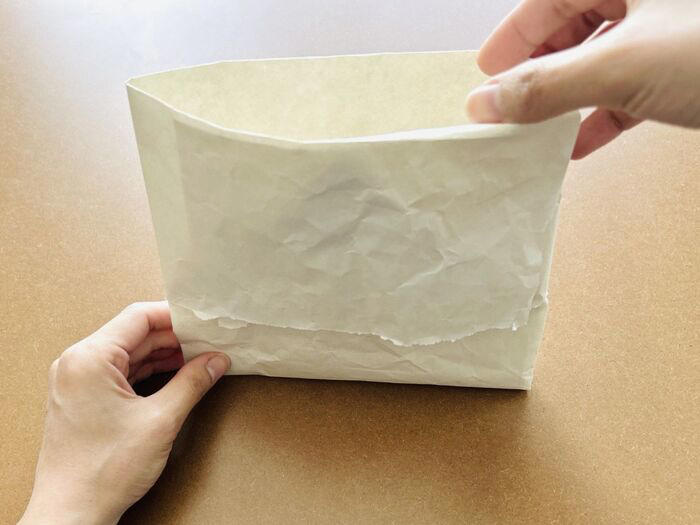 ただ折るだけ！作り方はコチラ, いろいろな場所で活用できる！, キッチンで生ごみ入れに, トイレで衛生用品用ゴミ箱に, 洗面所の仮置きゴミ箱に, 子どもの机に置いて消しカス入れに
