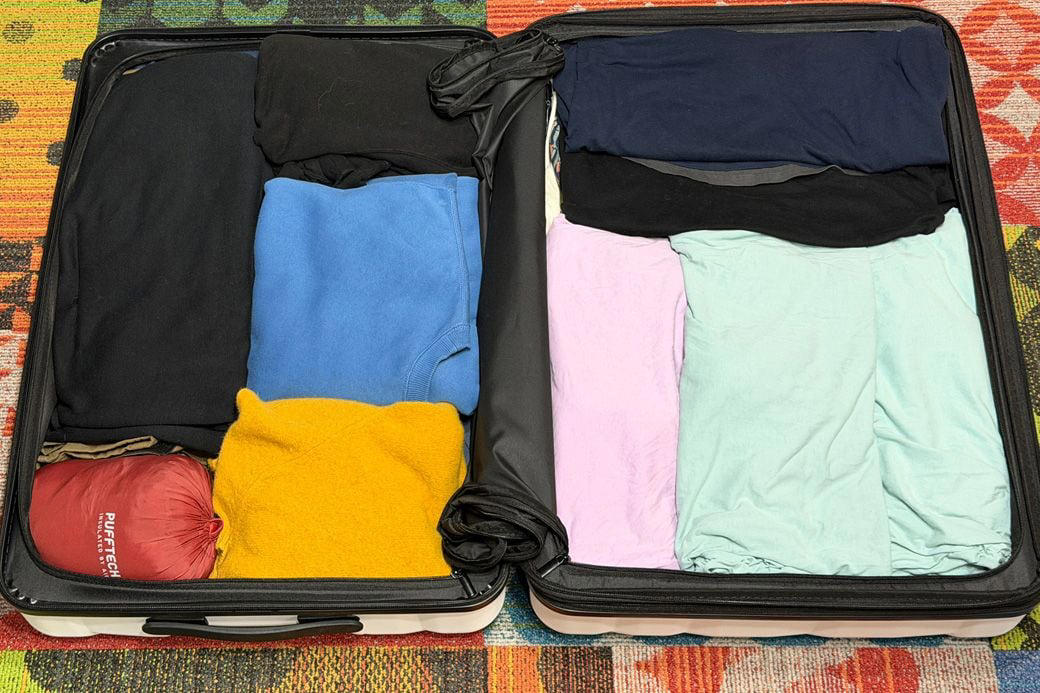 服は「入る分だけ」持つ、6畳1K2人暮らしの収納ルール, 服が増えると部屋が荒れる、因果関係について, 服の数が少なくても回る、暮らしの条件とは, 20年同じTシャツを着続けている話, 部屋をすっきりさせる、一番簡単な方法
