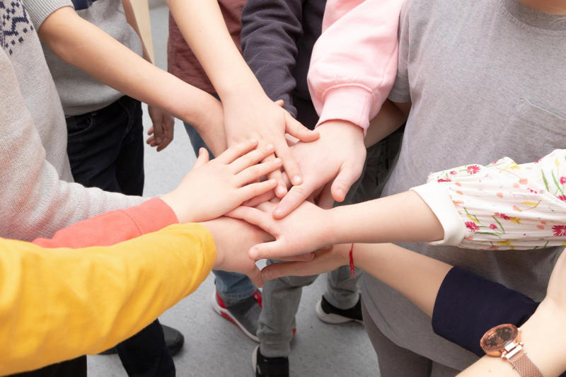「おたがいを理解し合う技術」を身につける, 「彼はまるで教室の守り神だね」という仮説, 現実社会に必要なのは「納得解」を導き出す力, 正解はひとつだけの「絶対解」、対話でつくる「納得解」
