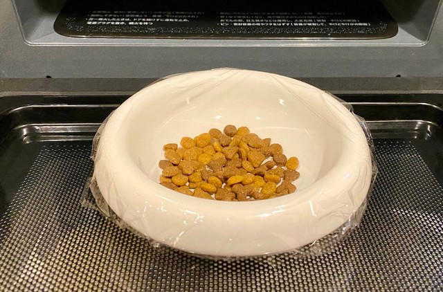 「だしパック」を入れるだけ, これでモリモリ食べてくれます, 「食べむら」は猫の本能, フードを温めるのも効果的