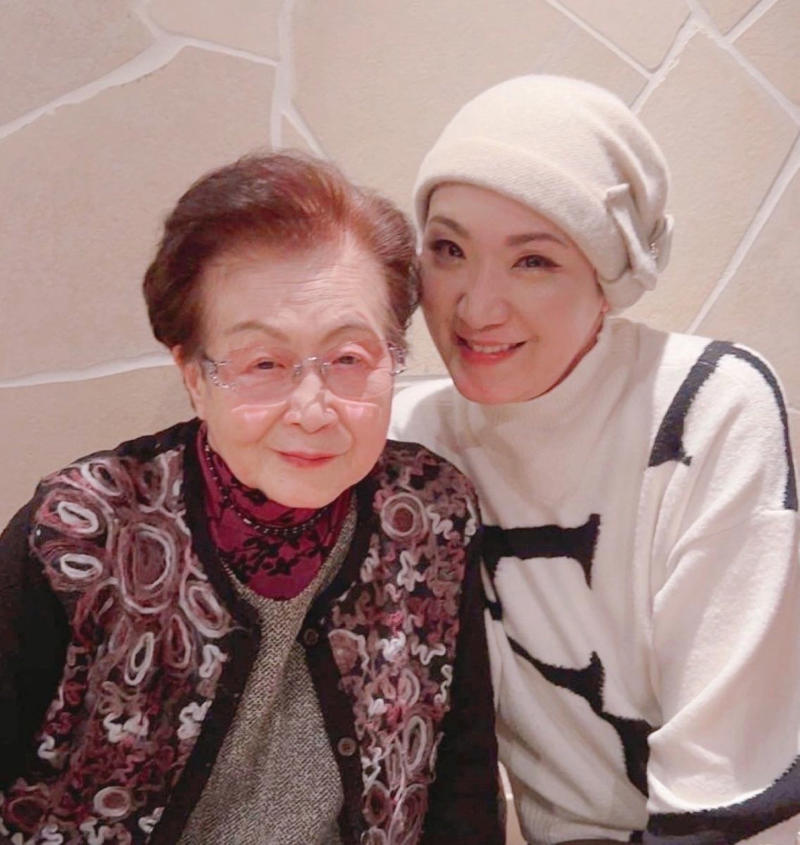 由紀さおりさんに背中を押されて…, 「まずは治療だけを考えてください」, 手術室に流れた曲は…, 抗がん剤治療が始まり…,  支えになった母の存在,  亡き兄がくれた手紙,  元気になった歌声を聞いて