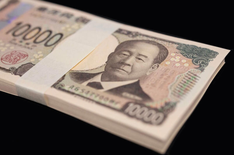【住民税】「均等割」と「所得割」の2層構造, 住民税の基本：「均等割」と「所得割」の2層構造, 公的年金からの天引き（特別徴収）, 【住民税】納税通知書が届いたら見るべき「3つのポイント」, 【住民税】年金収入「住民税ゼロ」になる収入の目安をみる！, 【年金収入者】市民税・県民税が非課税となる目安はいくら？, 【住民税】年代別でみる非課税の割合「65歳以上の約4割、75歳以上の約半数」