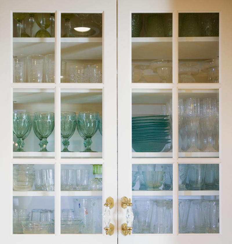 Marble Countertops, Open-Floor Plans, Outdoor Living Spaces, Trendy Tiles, Barn Doors and Shiplap Walls, Clear Glass Doors, Doorless Showers