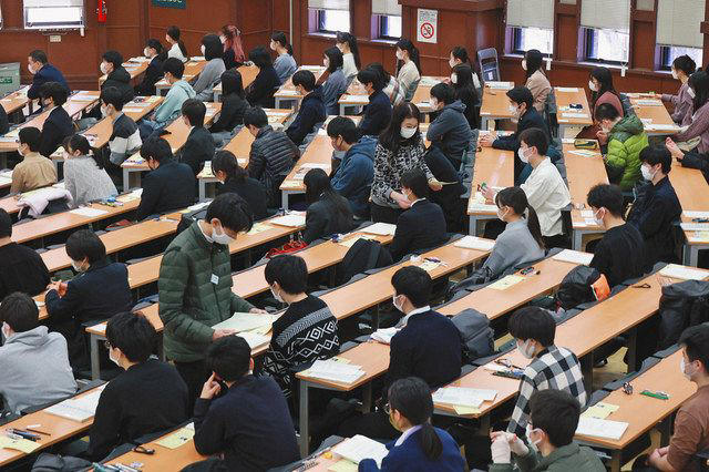 ◆大学で四則演算やbe動詞を教えてる!? 質の確保は重要, ◆数値示し「危機感を持って議論を」, ◆衝撃!「御三家」の一角が統合を検討, ◆定員割れのみで判断せず、地域や専門分野の考慮が必要, ◆そもそも、国が私立大を減らせるのか?, ◆設置基準の厳格化とともに、経営難からの出口戦略も