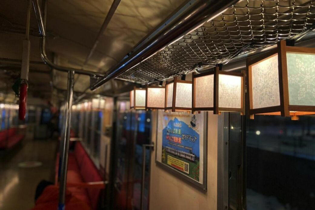 2028年3月末で大鰐線が休止, 「廃止」ではなく、「休止」, 弘南鉄道とのコラボルーム, 名物は「つゆ焼きそば」, 星野リゾートとのコラボ列車も, 硬券の入場券が人気