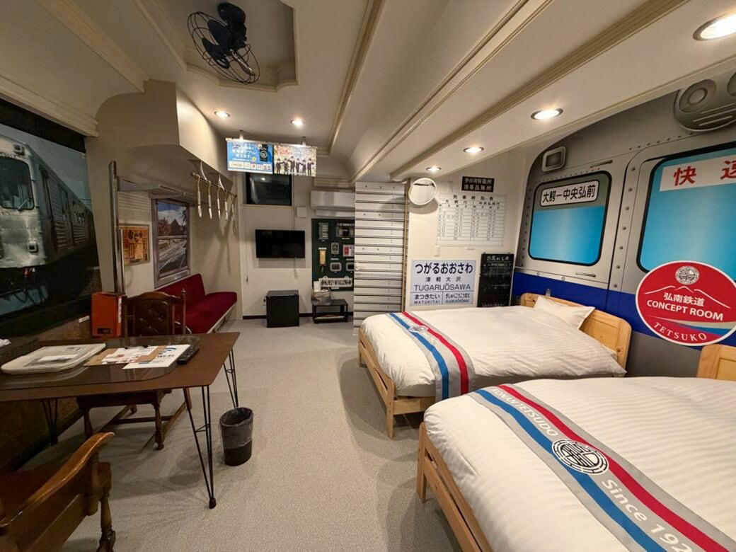 2028年3月末で大鰐線が休止, 「廃止」ではなく、「休止」, 弘南鉄道とのコラボルーム, 名物は「つゆ焼きそば」, 星野リゾートとのコラボ列車も, 硬券の入場券が人気