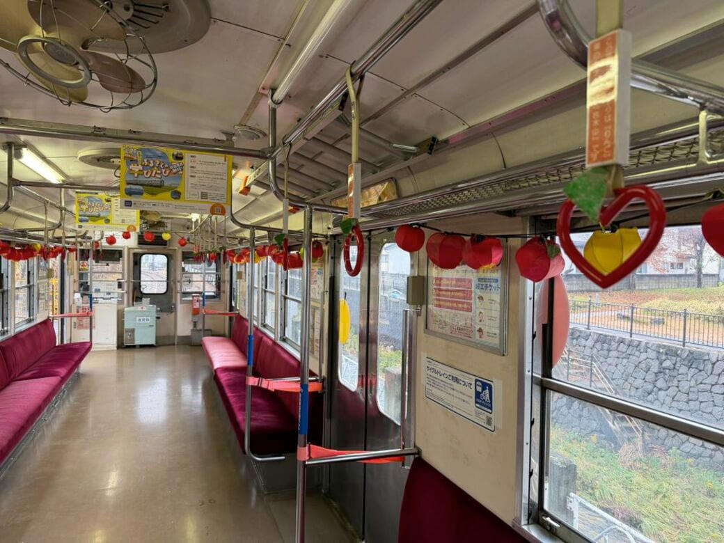 2028年3月末で大鰐線が休止, 「廃止」ではなく、「休止」, 弘南鉄道とのコラボルーム, 名物は「つゆ焼きそば」, 星野リゾートとのコラボ列車も, 硬券の入場券が人気