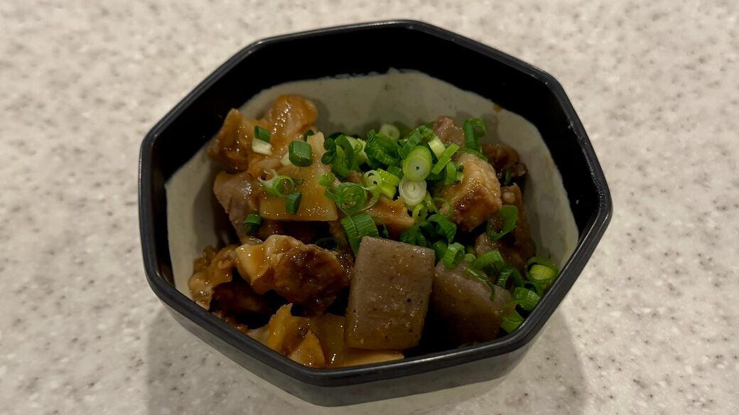 実際に食べてみた。55円の「解像度」, 従業員の声かけも注文のきっかけに, 「値上げの時代」に、串カツ田中が選んだ逆張り, なぜ55円で利益が出る？六層の「仕掛け」を読み解く, 「また来たい」を作る、「惜しかった」という感覚, 五つの仕掛けは一本の線でつながっている, 「流行っている気がする」を数字が証明する, 次の一手。55円の串は「居酒屋の未来」を定義するか