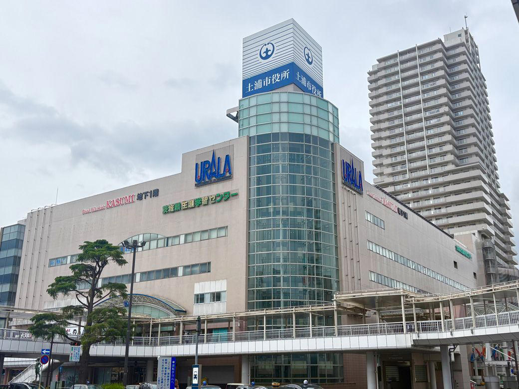 車社会の進展で、買い物客は郊外へ移った, URALAは商業施設から公共機能を担う建物へ変わった, 土浦はそれでも「つくばを取り込む駅」を目指していた, 「中核都市・土浦」という前提が変わった